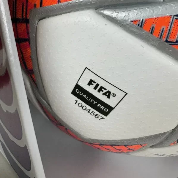 FIFA 世界杯TRIONDA 传感器款